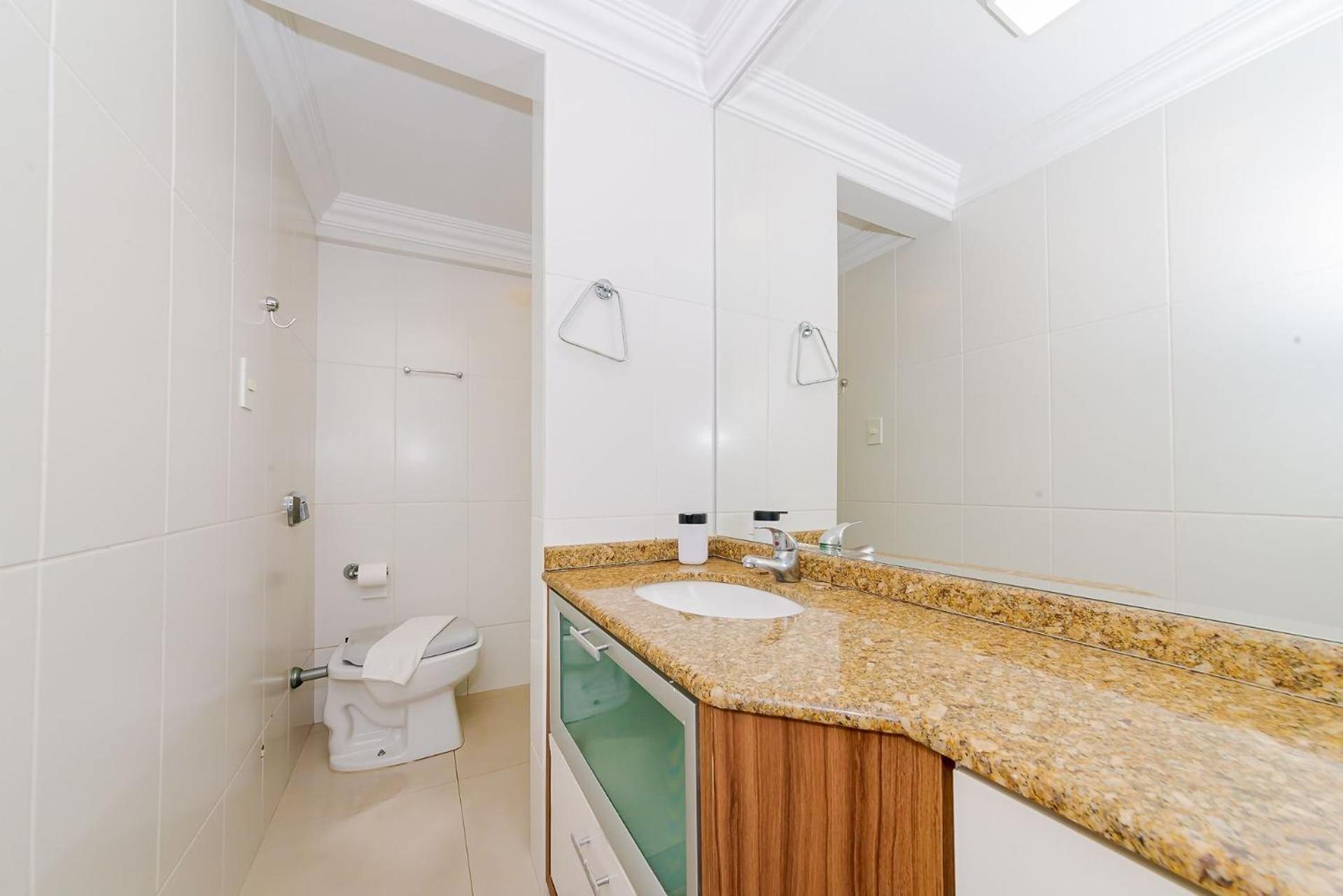 Apto Amplo 1Suite Mais 2Quartos - Quadra Mar 50M Da Praia - Somente Familiares Balneario Camboriu Dış mekan fotoğraf