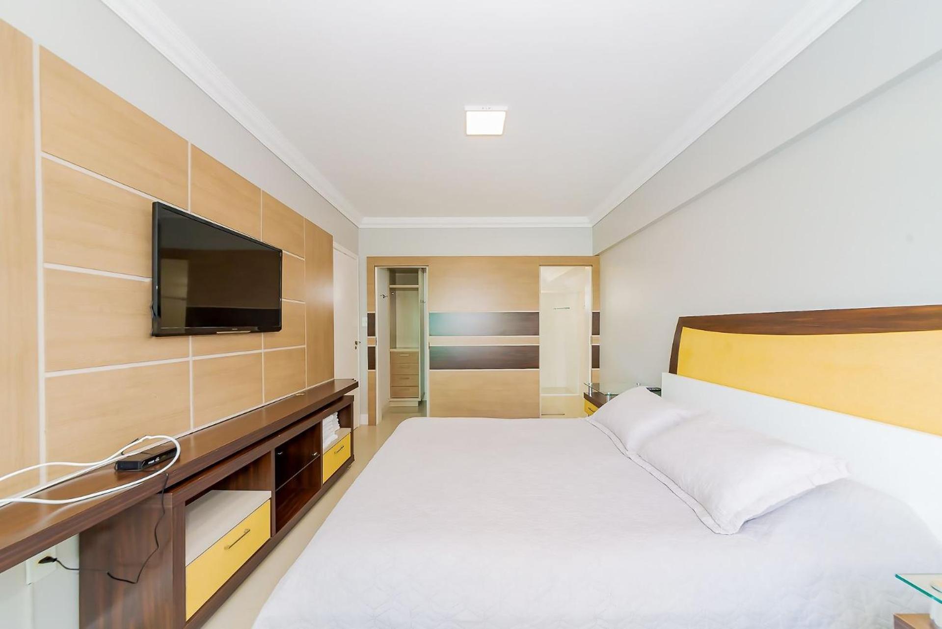 Apto Amplo 1Suite Mais 2Quartos - Quadra Mar 50M Da Praia - Somente Familiares Balneario Camboriu Dış mekan fotoğraf