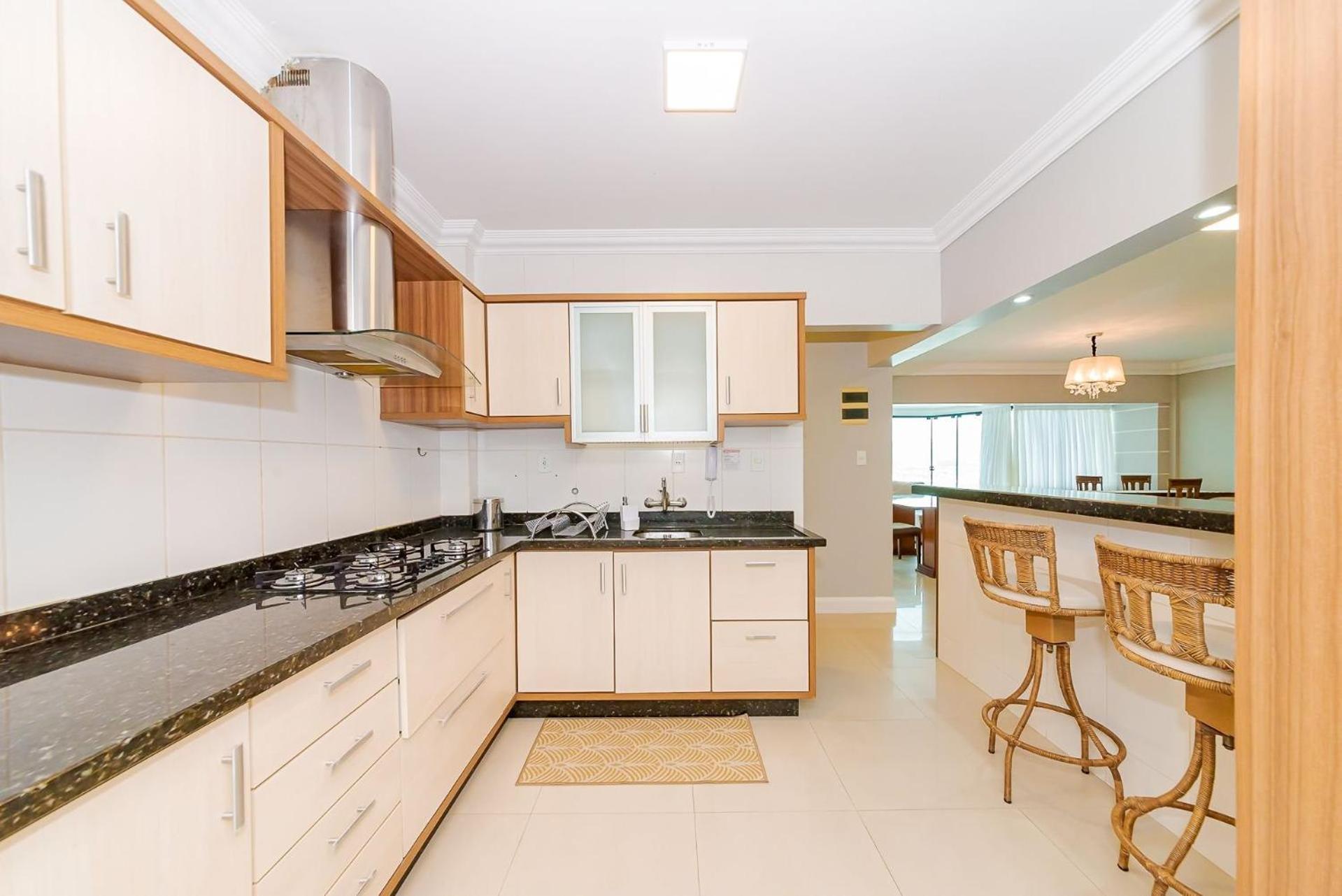 Apto Amplo 1Suite Mais 2Quartos - Quadra Mar 50M Da Praia - Somente Familiares Balneario Camboriu Dış mekan fotoğraf