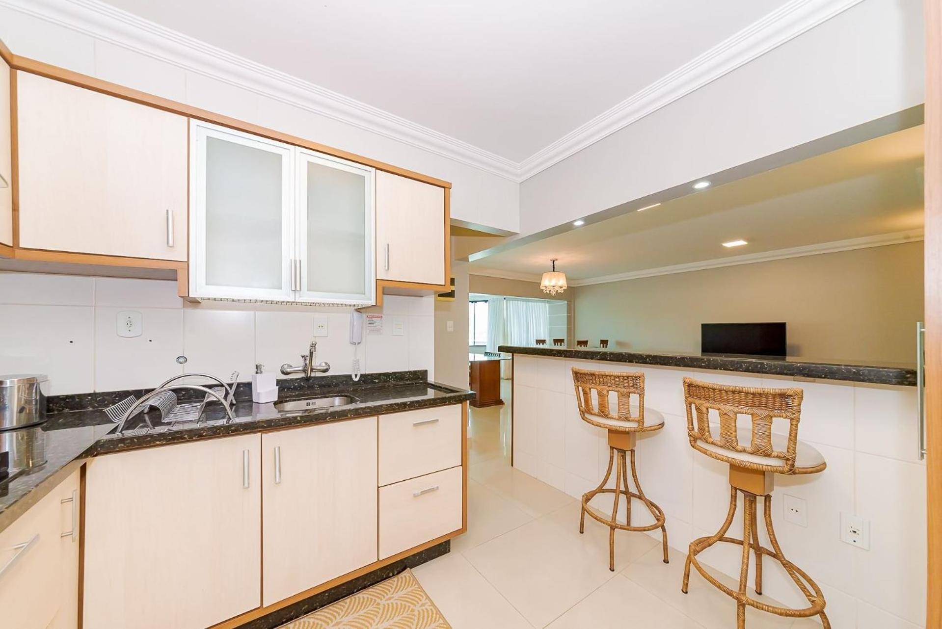 Apto Amplo 1Suite Mais 2Quartos - Quadra Mar 50M Da Praia - Somente Familiares Balneario Camboriu Dış mekan fotoğraf